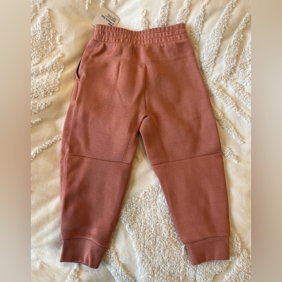 Nike Sportswear Tech Fleece Full-Zip Set
Toddler 2-Piece Set. Size 4T, NWT! - Picture 10 of 10